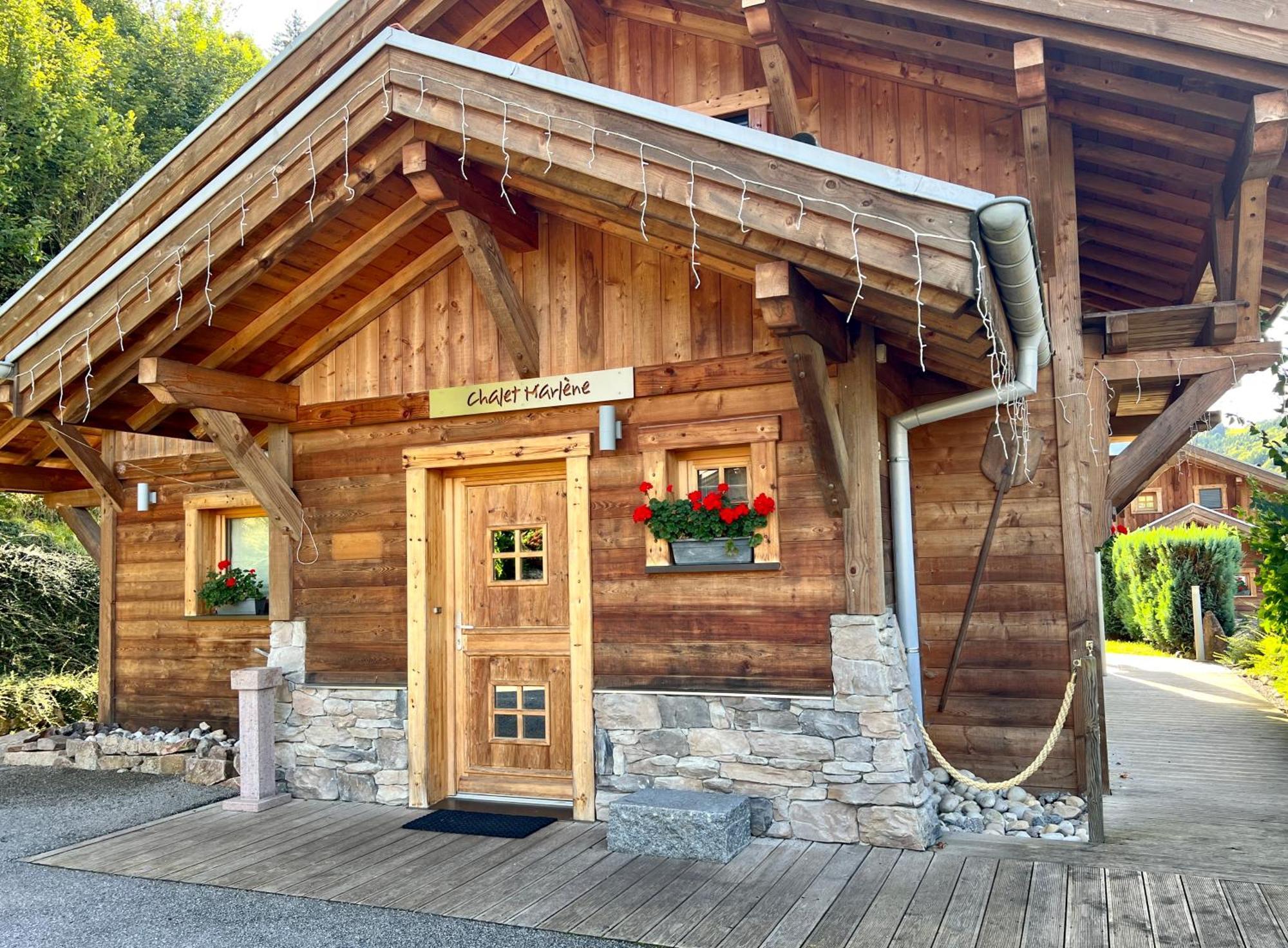 Logis Hotel, Chalets Et Restaurant Les Chatelmines La Bresse Exteriör bild
