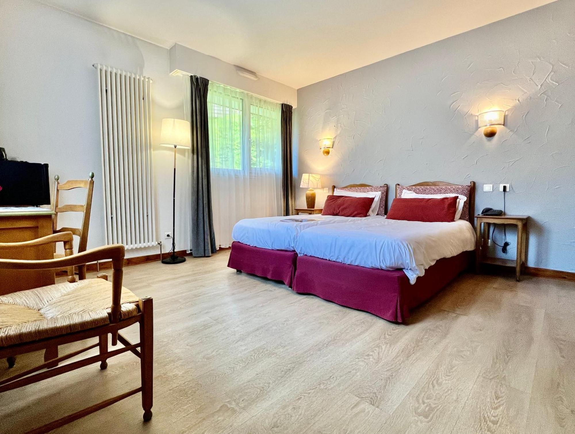 Logis Hotel, Chalets Et Restaurant Les Chatelmines La Bresse Exteriör bild