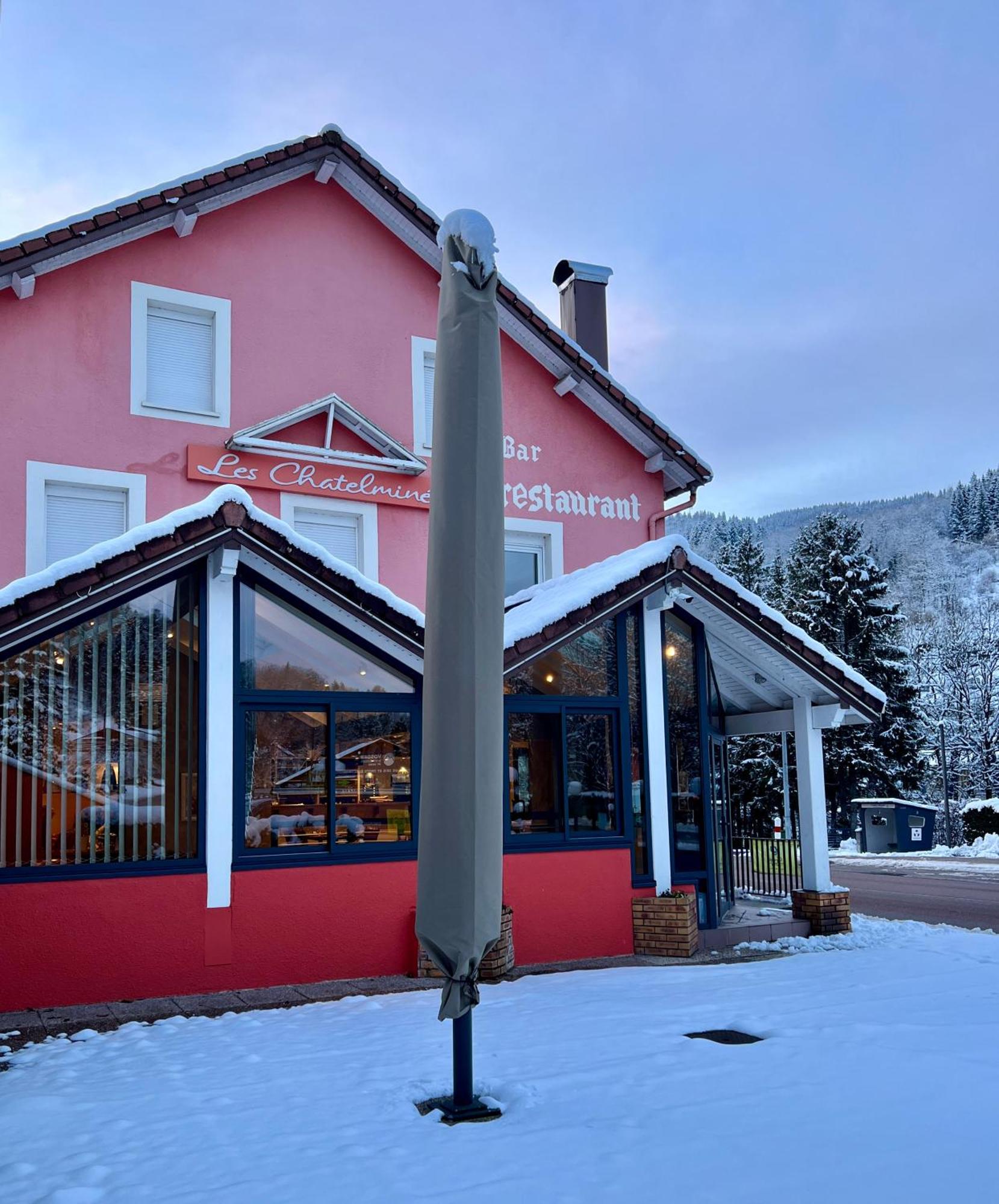 Logis Hotel, Chalets Et Restaurant Les Chatelmines La Bresse Exteriör bild
