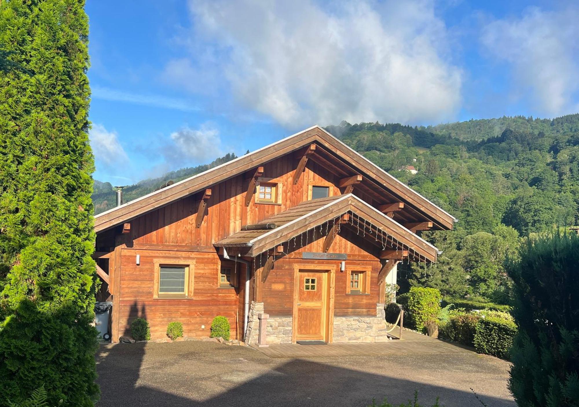 Logis Hotel, Chalets Et Restaurant Les Chatelmines La Bresse Exteriör bild