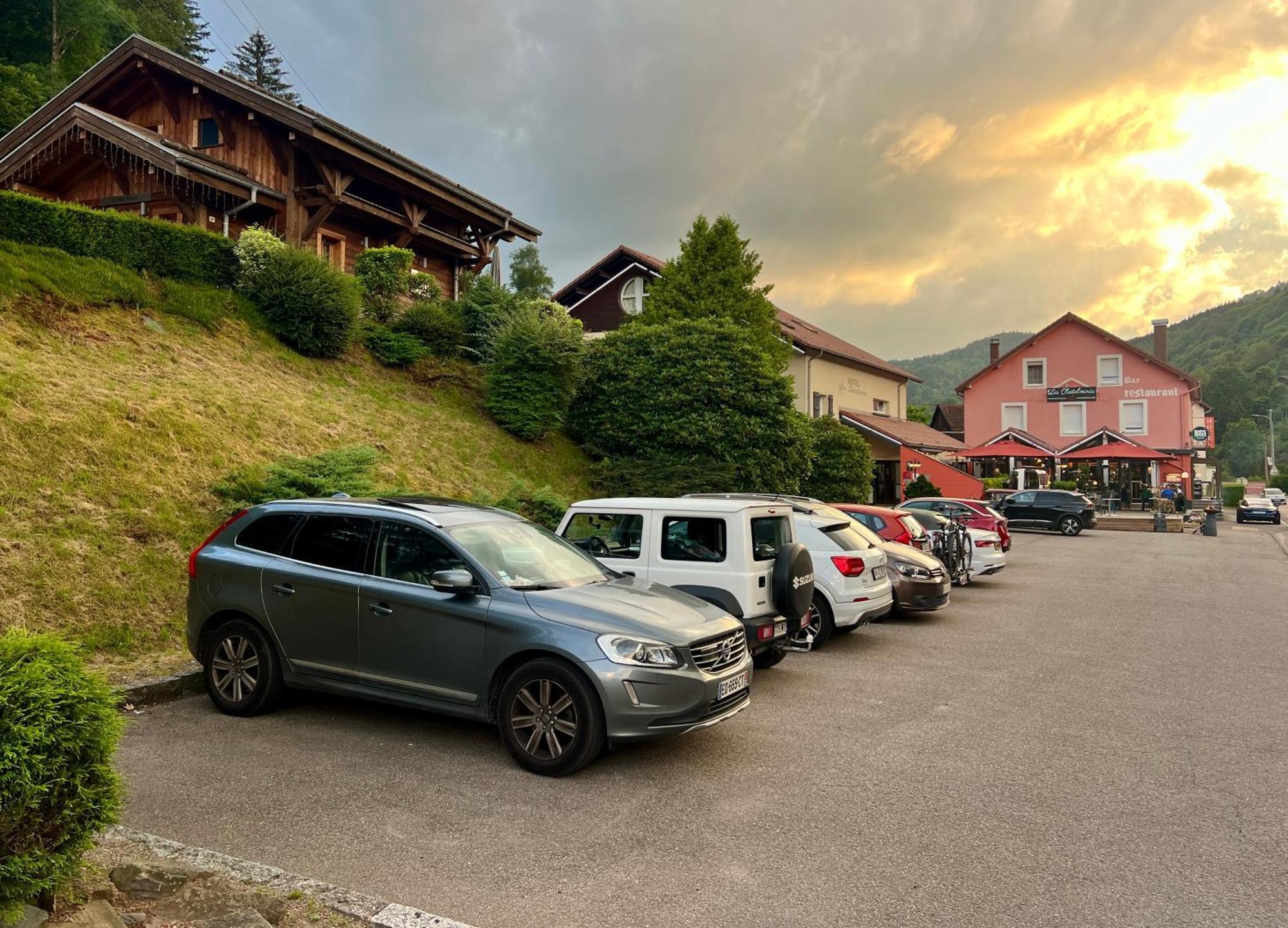 Logis Hotel, Chalets Et Restaurant Les Chatelmines La Bresse Exteriör bild