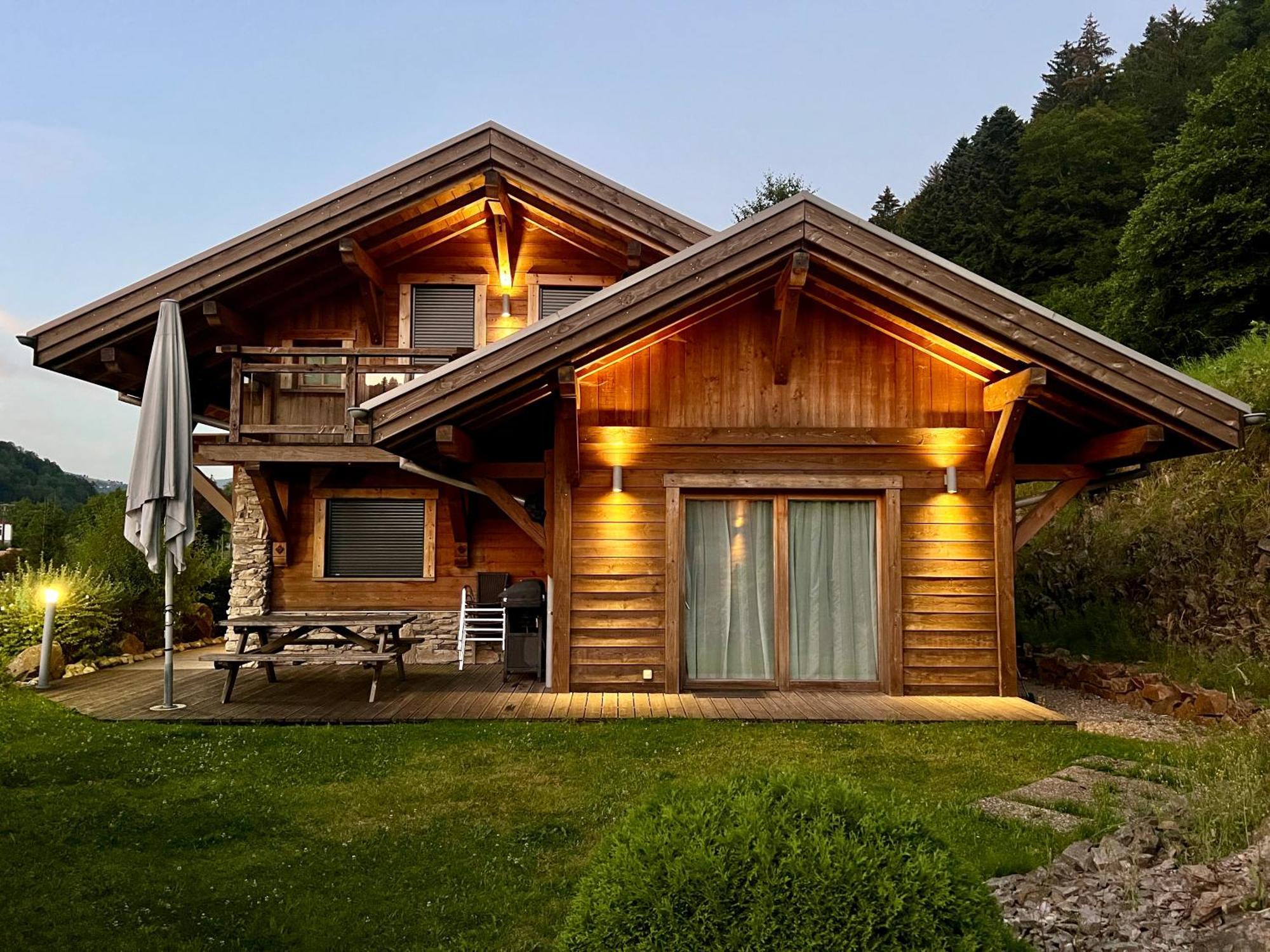 Logis Hotel, Chalets Et Restaurant Les Chatelmines La Bresse Exteriör bild